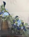 Zestaw: Kompozycja nagrobna "Błękitna Elegancja" + bukiet