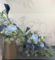 Zestaw: Kompozycja nagrobna "Błękitna Elegancja" + bukiet