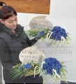 Kompozycja nagrobna "Na Zawsze W Sercach Naszych" w kolorystyce granatu