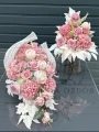 Zestaw: Kompozycja w łuku + bukiet w pudrowym różu