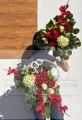 Zestaw: Kompozycja w ozdobnym koszyczku "Szlachetna Pamięć" + bukiet