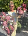 Zestaw: Kompozycja nagrobna "Elegancja i Pamięć" + bukiet