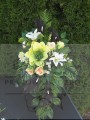 Zestaw: Kompozycja z lampką solarną + bukiet z zieloną magnolią