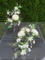 Zestaw: Kompozycja "Elegancja i pamięć" + bukiet