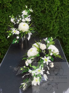 Zestaw: Kompozycja "Elegancja i pamięć" + bukiet