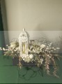 Kompozycja nagrobna świąteczna z latarenką – elegancja i blask zimy