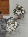 Zestaw: Kompozycja „Biały Spokój Świąt” + bukiet