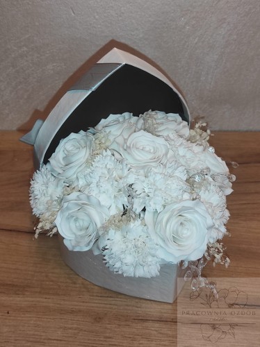FlowerBox z kwiatów mydlanych " Śnieżna miłość"