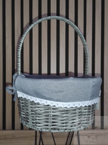 Okrągły ratanowy koszyczek wielkanocny z materiałową wyściółką