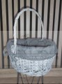 Mniejszy wiklinowy owalny koszyczek wielkanocny z szarą wyściółką