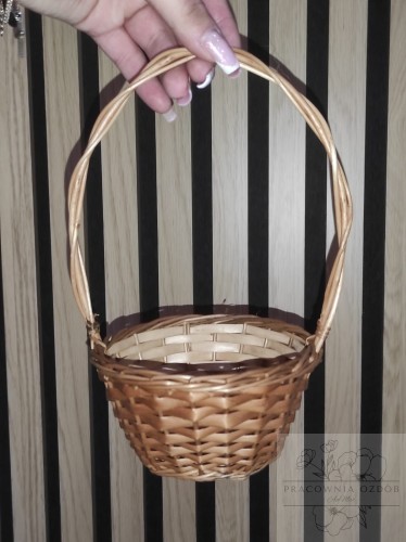 Mały okrągły koszyczek wielkanocny