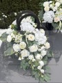 Zestaw: Kompozycja w ukośnym sercu + bukiet w bieli