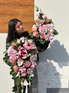 Zestaw: Kompozycja łezka "Różowa Elegancja" + bukiet