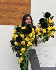 Zestaw: Kompozycja "Złota Elegancja" + bukiet