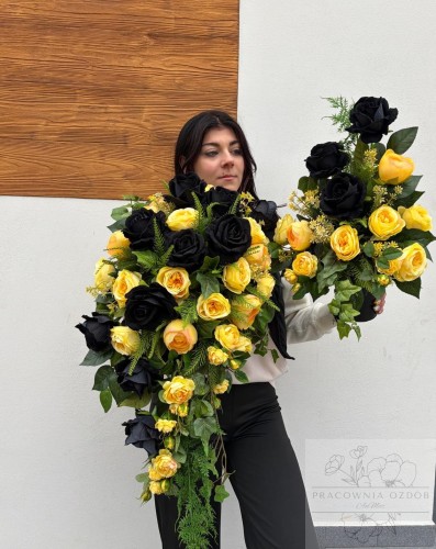 Zestaw: Kompozycja "Złota Elegancja" + bukiet