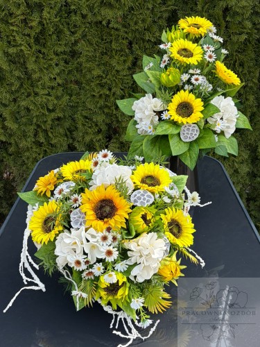 Zestaw: Kompozycja serduszko + bukiet ze słonecznikami