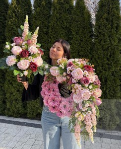 Zestaw: Kompozycja koło " Szept Różu + bukiet