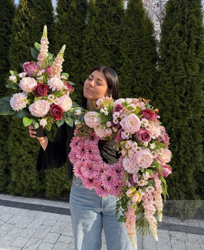 Zestaw: Kompozycja koło " Szept Różu + bukiet