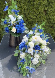 Zestaw: Kompozycja podłużna + bukiet w chabrze i bieli 