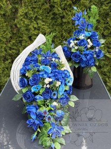 Zestaw: Kompozycja w łuku + bukiet w chabrze i błękicie 
