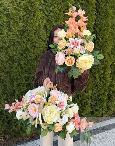 Zestaw: Kompozycja w drewnianym serduszku + bukiet w delikatnych kolorach