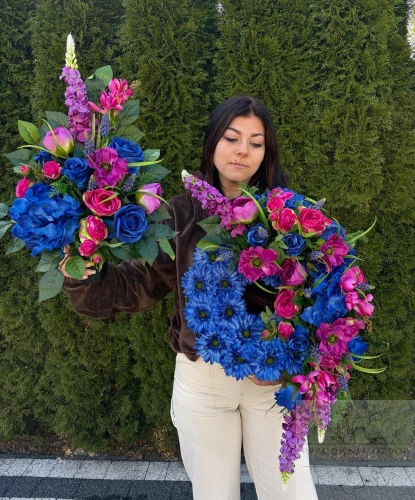 Zestaw: Kompozycja koło "Cisza Fuksji i Chabru" + bukiet