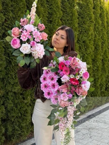 Zestaw: Kompozycja koło + bukiet w kolorystyce różu