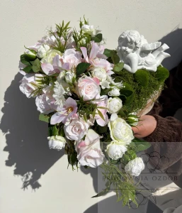 Stroik serduszko w bieli i różu z aniołkiem