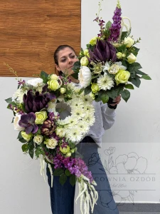 Zestaw: Kompozycja koło "Cicha Pamięć" + bukiet