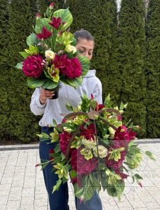 Zestaw: Kompozycja nagrobna w ozdobnej podstawie + bukiet w fuksji i seledynie