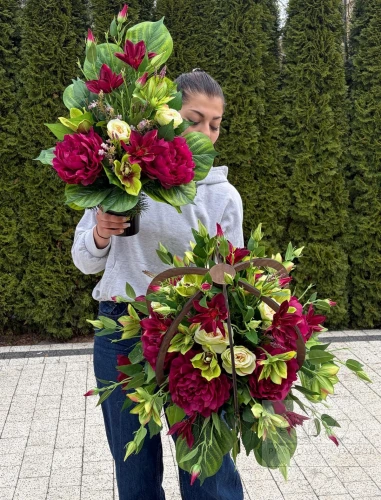 Zestaw: Kompozycja nagrobna w ozdobnej podstawie + bukiet w fuksji i seledynie