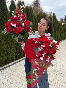 Zestaw: Kompozycja serce "Czerwona Pamięć" + bukiet