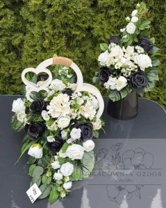 Zestaw: Kompozycja w ukośnym sercu "Czarno - Biała Pamięć" + bukiet 