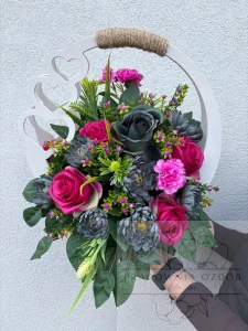 Stroik w ozdobnym białym koszyczku "Grafit i Fuksja"