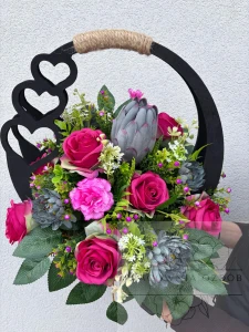 Stroik w ozdobnym czarnym koszyczku "Grafit i Fuksja"