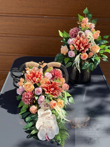 Zestaw: Kompozycja w drewnianym sercu "Wspomnienia Miłości" + bukiet