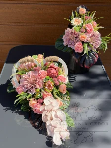 Zestaw: Kompozycja w drewnianym sercu +  bukiet w brudnym różu