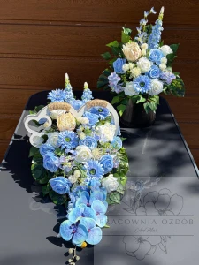 Zestaw: Kompozycja w drewnianym sercu +  bukiet w błękicie i bieli