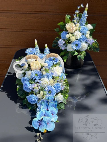 Zestaw: Kompozycja w drewnianym sercu + bukiet w błękicie i bieli