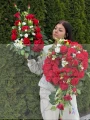 Zestaw: Kompozycja koło "Czerwona Harmonia" + bukiet