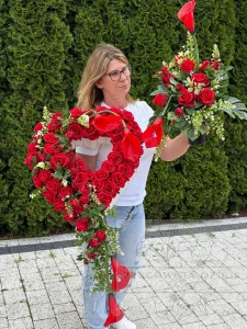 Zestaw: Kompozycja serce "Czerwona Elegancja" + bukiet 