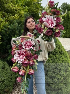 Zestaw: Kompozycja w ozdobnym koszu "Różowa Zaduma" + bukiet 